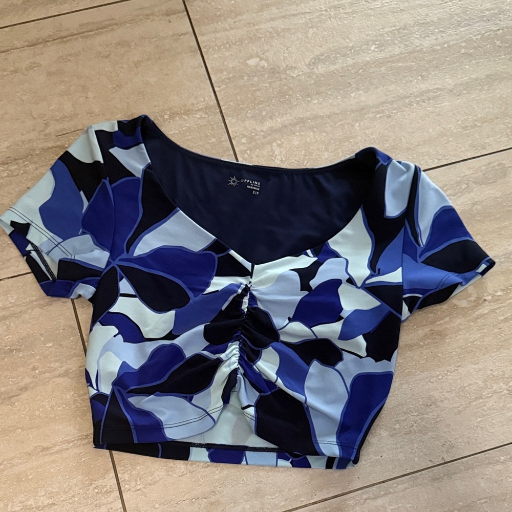 Blue floral athleisure top